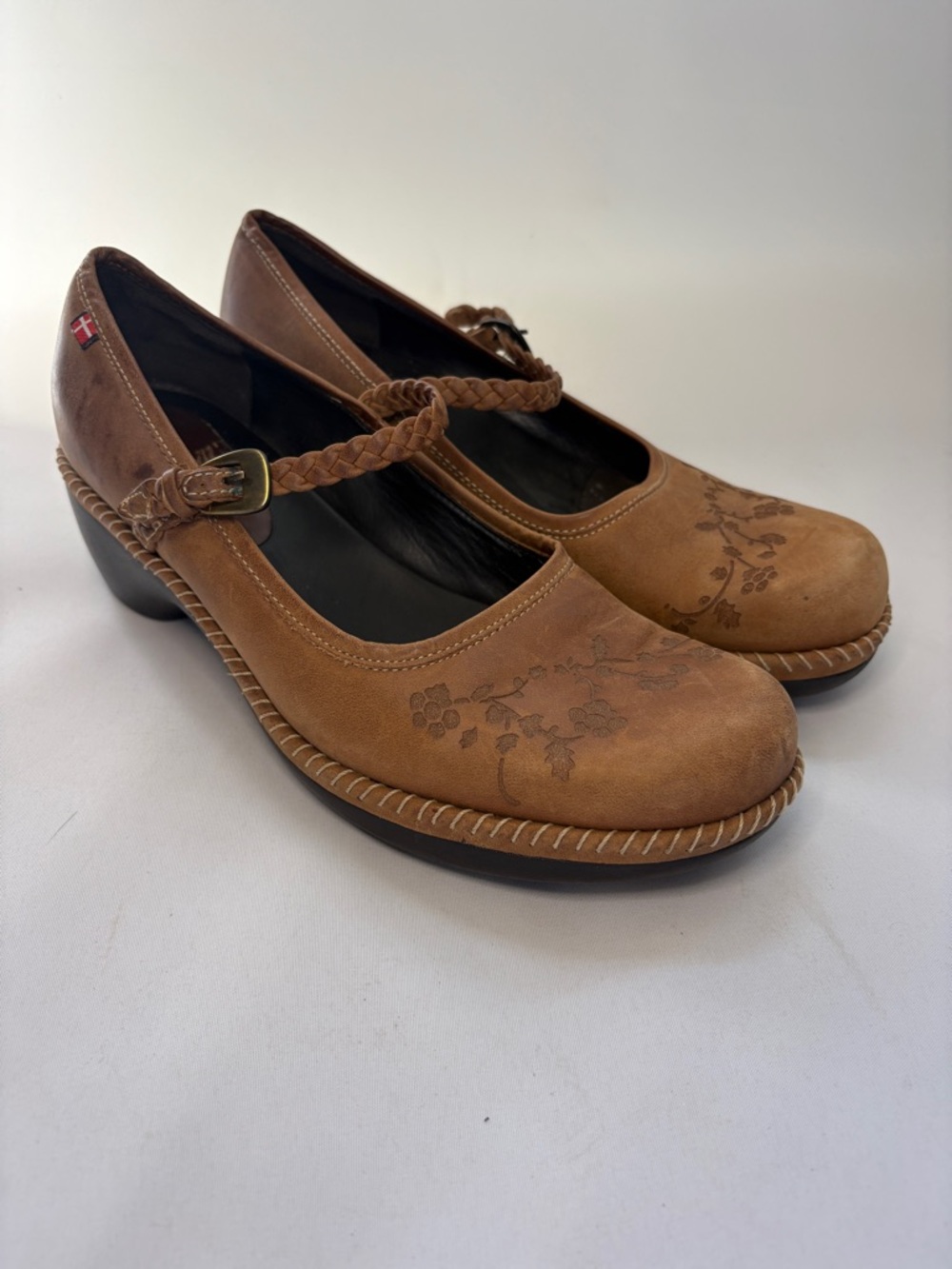 ECCO Sussex Braided-Strap Mary Jane Flats with Floral Detail Size 8.5